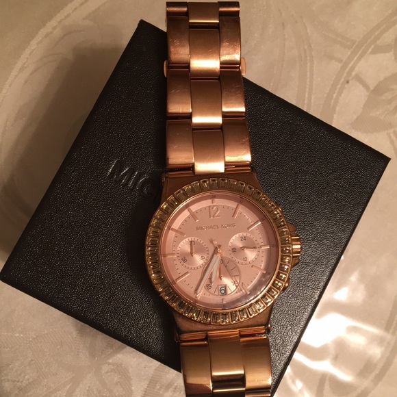 Michael Kors rose gold watch - Picture 4 of 5